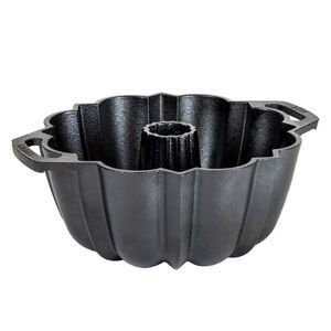 Lodge 1896 Cast Iron Fluted Cake Pan RARE* DISCONTINUED
